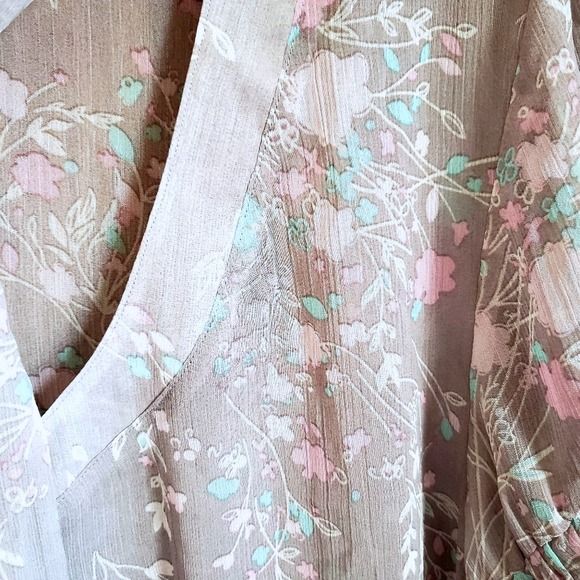 Torrid Plus 1 1X Grey Floral Tie Neck Blouse Top Shirt Career Work - Picture 3 of 5